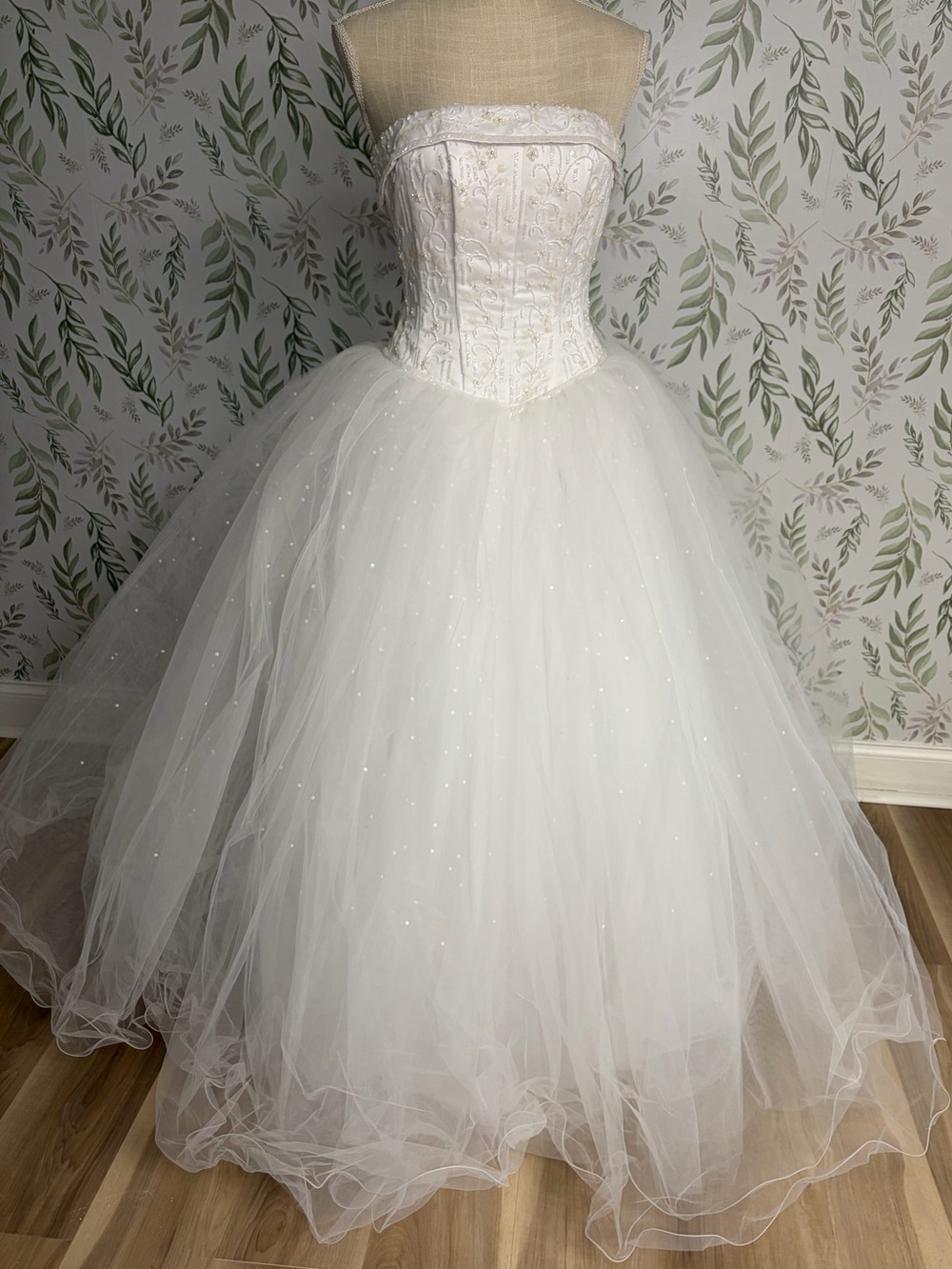 David's Bridal White Satin-Lined Gown Size 2